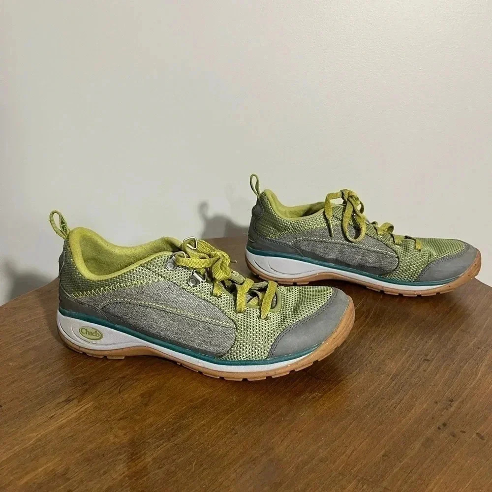 Women’s Chaco Kanarra green hiking shoe size 9